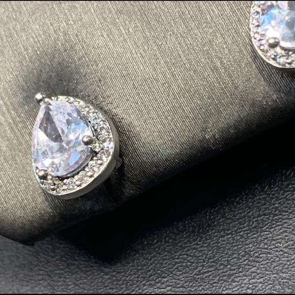Vintage pear shape cz sterling silver earrings like new - Picture 3 of 9